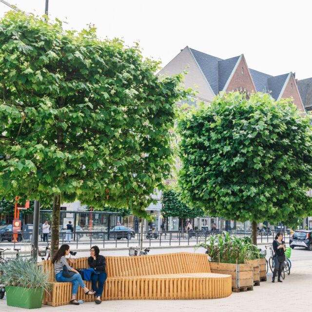 Ihr hattet noch keine Gelegenheit die Hamburger Sommergärten zu genießen? Dann nichts wie los! Bis zum 08.08.2021 laden die grünen Oasen und zahlreichen Highlights in unserer Innenstadt noch zum Relaxen und Entdecken ein. 

Nicht vergessen ☝️ Bis zum 08.08.2021 läuft auch noch unser Sommergärten-Gewinnspiel. Postet euren perfekten Sommermoment mit dem Hashtag #sommergärtenhh in Eurer Story, verlinkt die teilnehmenden Quartiere. 
 
Mehr Infos zum Gewinnspiel? In unserem Beitrag vom 07.07.2021 lest ihr alles Wichtige zur Teilnahme und welche Gewinne mit etwas Glück auf euch warten. 🍀 

Fotos | @luminar_hh 
_____________________________ 
#dammtorstrasse #dammtorstraße #shoppingrelaxdiscover #sommergärten #sommergärtenhh #sommerhh #sommer #sommerzeit #opernboulevard #hamburg #hamburgcity #hansestadthamburg #igershamburg #explorehamburg #welovehh #hamburgliebe #hamburglove #hamburgahoi #hamburgmeineperle #instahamburg #ig_hamburg #hamburg_de #schönstestadtderwelt